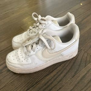 Nike women’s Air Force 1 ‘07 ESS Summit White/Fossil-Summit White